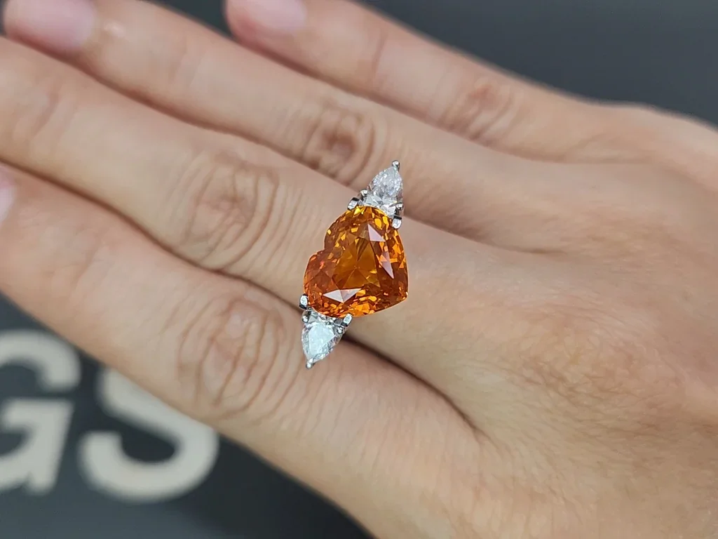 Orange sapphire rutile silk effect heart shape 7.01 carats, Sri Lanka Image №5