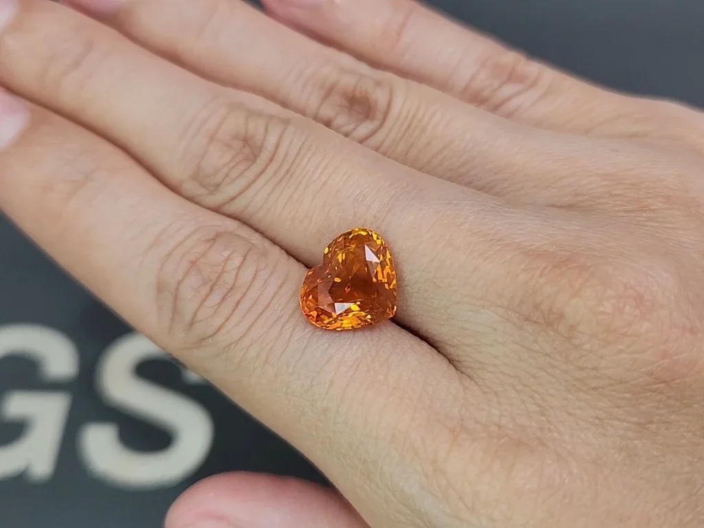 Orange sapphire rutile silk effect heart shape 7.01 carats, Sri Lanka Image №2
