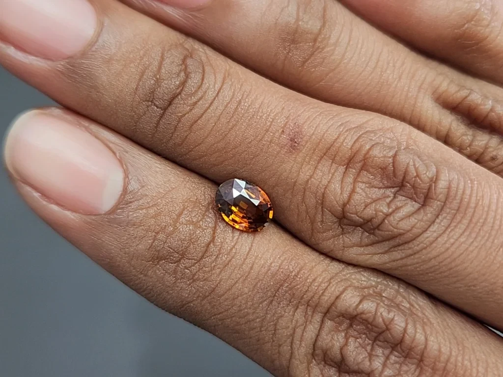 Unheated sapphire Bi-color oval cut 1.03 carats, Madagascar Image №2