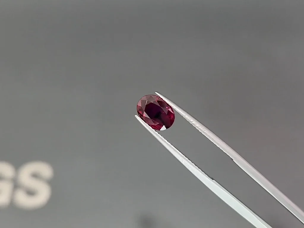 Unheated ruby  Pigeon Blood oval cut 2.07 carats, Burma Image №3