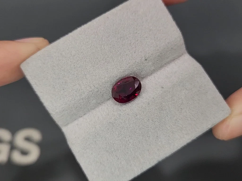 Unheated ruby  Pigeon Blood oval cut 2.07 carats, Burma Image №4