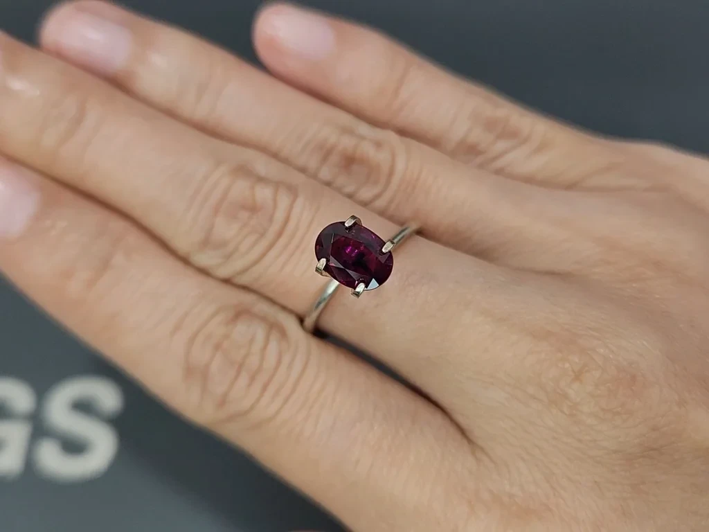 Unheated ruby  Pigeon Blood oval cut 2.07 carats, Burma Image №5