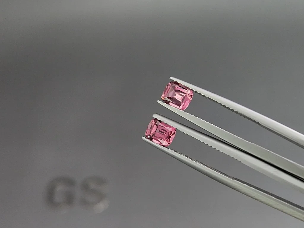 Set of garnets rhodolite cushion cut 2.55 carats, Madagascar Image №3