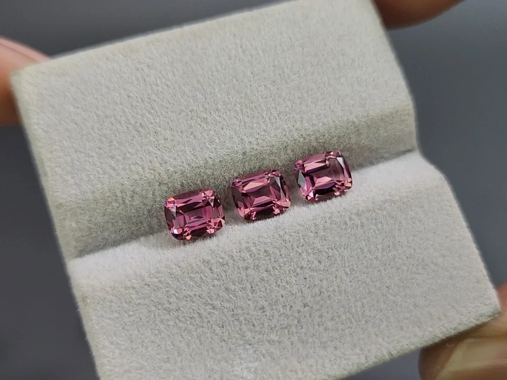 Set of garnets rhodolite cushion cut 2.55 carats, Madagascar Image №4