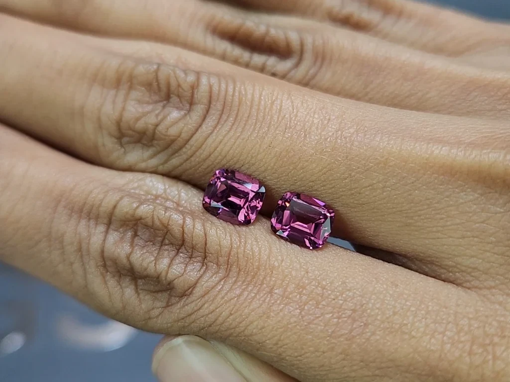 Pair of rhodolite garnets cushion cut 2.91 carats, Madagascar Image №2