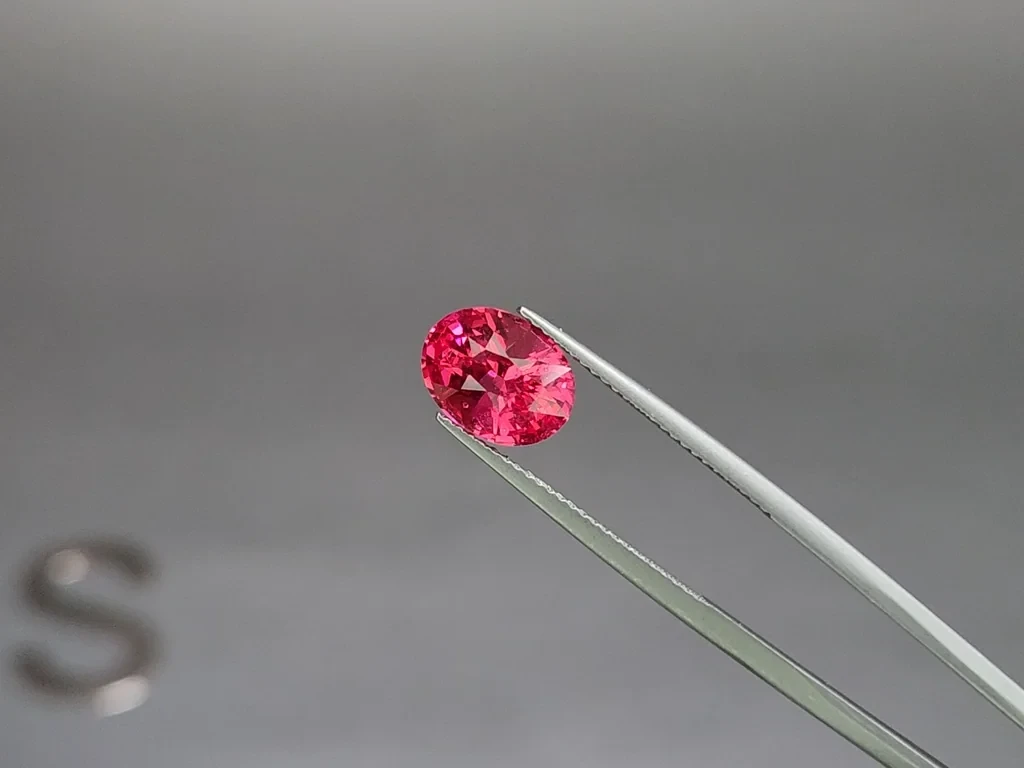 Spinel Mahenge Vivid Pink oval cut 3.07 carats, Tanzania Image №3