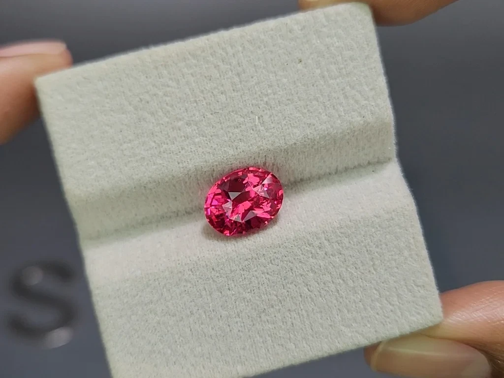 Spinel Mahenge Vivid Pink oval cut 3.07 carats, Tanzania Image №4