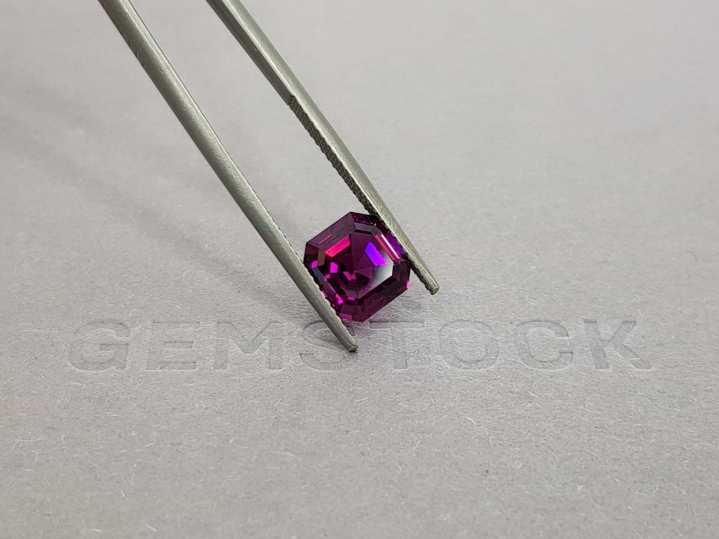 Rare octagon-cut rhodolite garnet 3.46 ct, Malawi Image №4