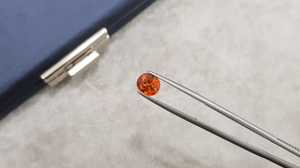 Spessartine garnet in oval cut 2.03 ct, Africa Image №3