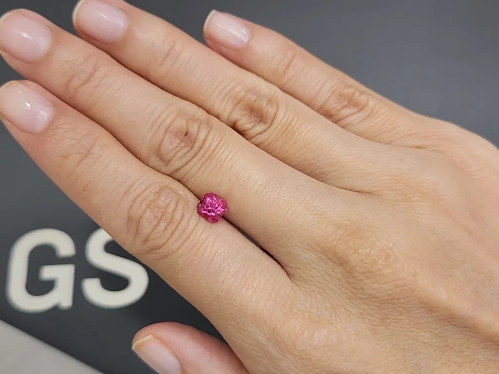 Red-pink radiant-cut Mahenge spinel 1.09 carats, Tanzania Image №2