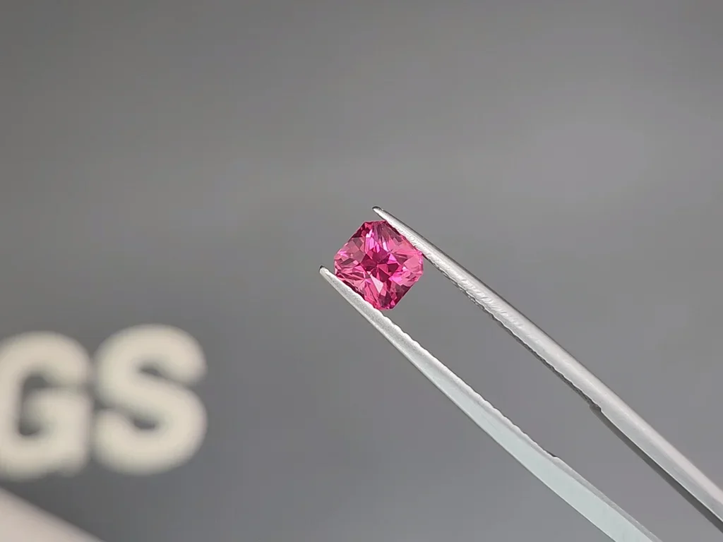 Red-pink radiant-cut Mahenge spinel 1.09 carats, Tanzania Image №3