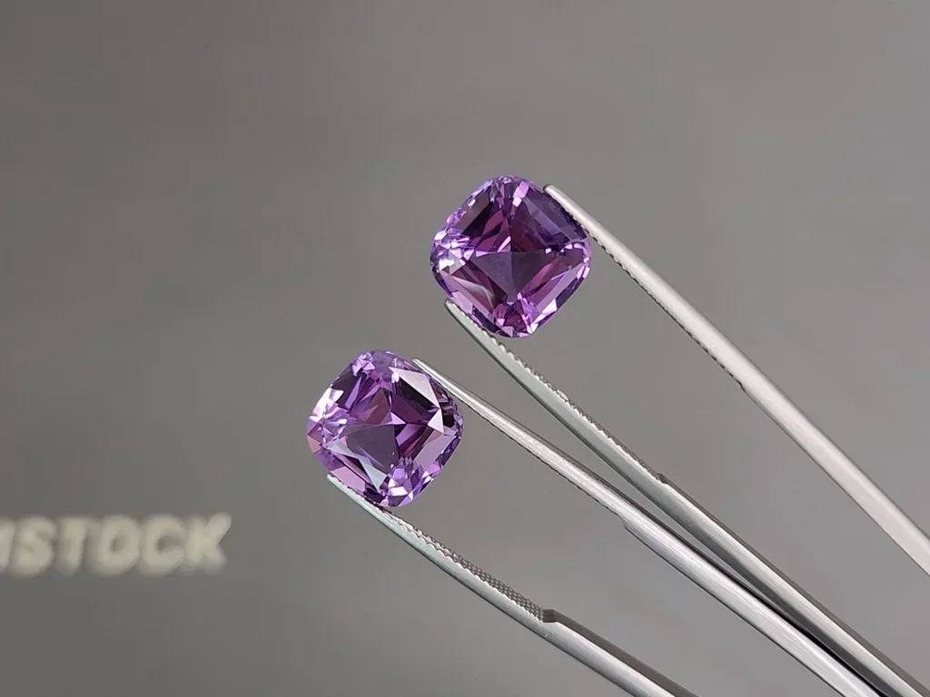 Pair of cushion cut amethysts 9.60 carats, Brazil  Image №3