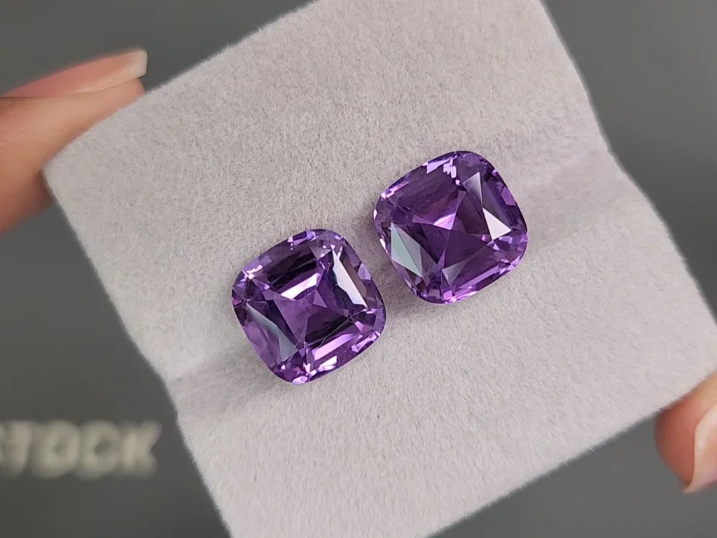 Pair of cushion cut amethysts 9.60 carats, Brazil  Image №4