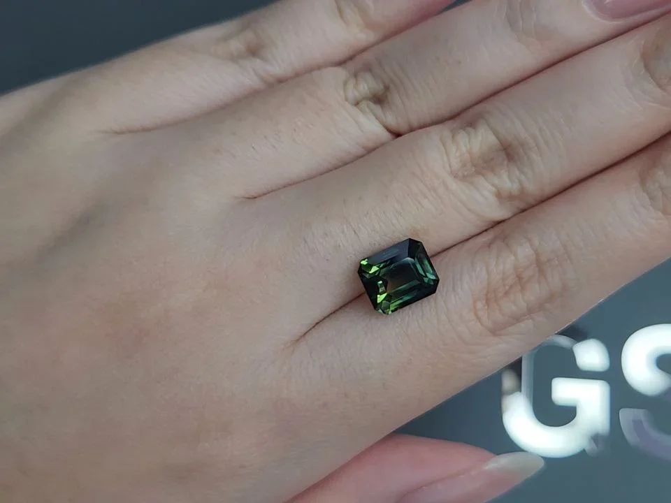Yellow-green bi-color sapphire in cushion cut 3.90 carats, Madagascar  Image №2