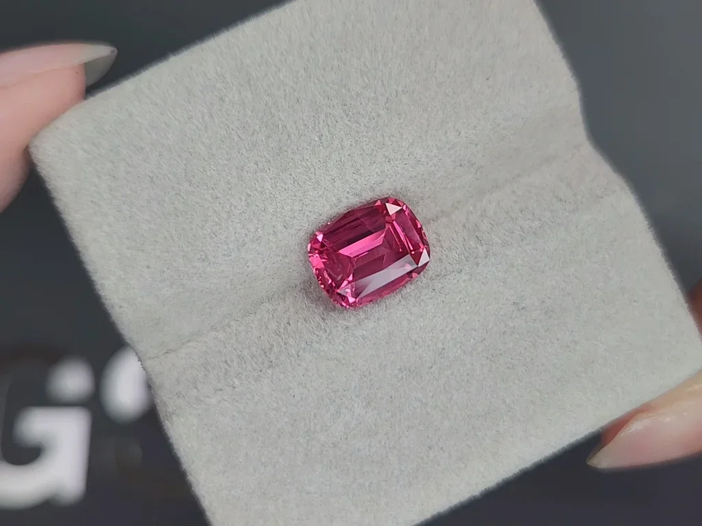 Vivid pink Mahenge spinel in cushion cut 2.68 carats, Tanzania Image №4