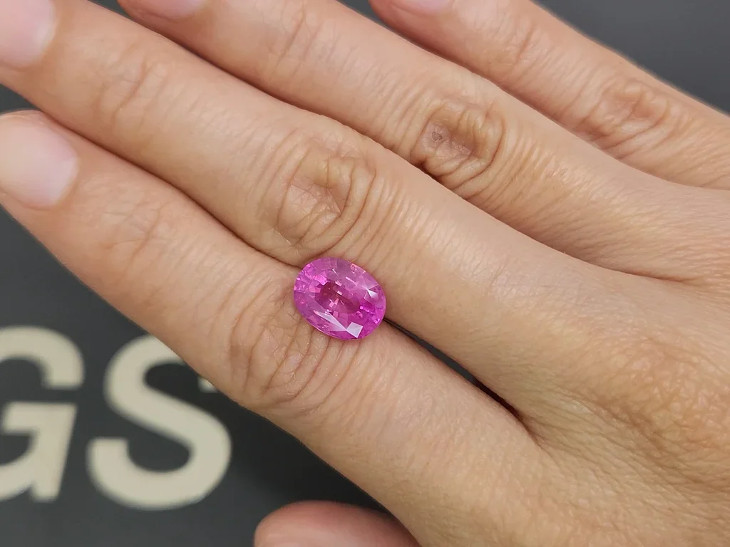 Unheated Vivid Pink sapphire in oval cut 3.55 carats, Sri Lanka Image №2