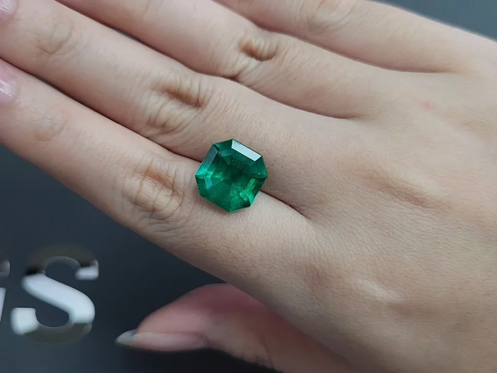 Unique Muzo Green emerald in asher cut 7.03 carats, Colombia Image №2