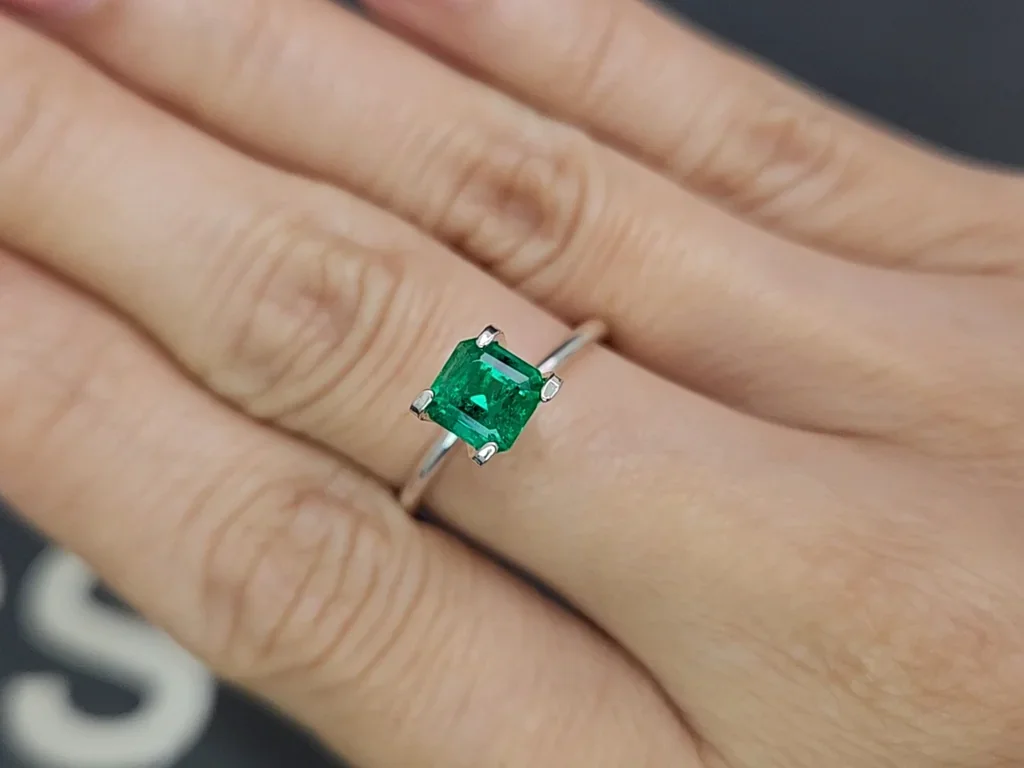 Rare Panjshir Vivid and Vibrant green emerald in asscher cut 1.13 carats  Image №5