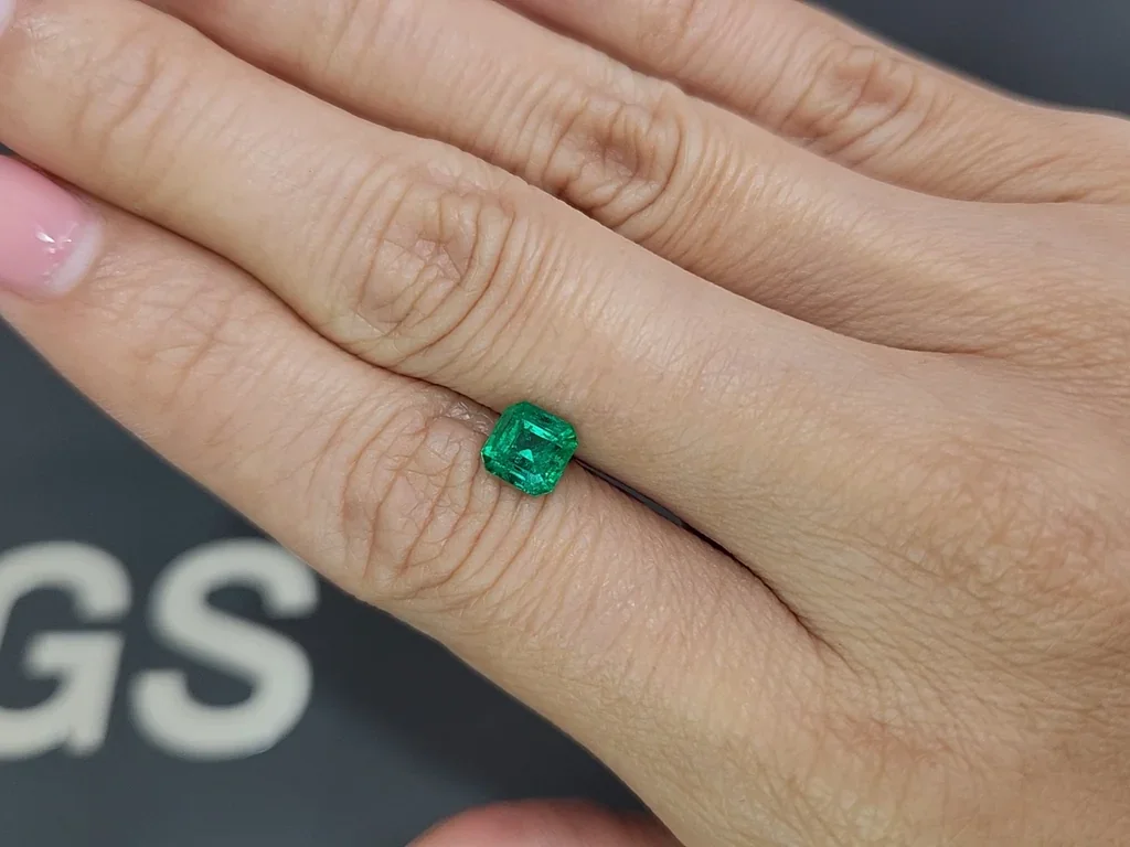 Rare Panjshir Vivid and Vibrant green emerald in asscher cut 1.13 carats  Image №2