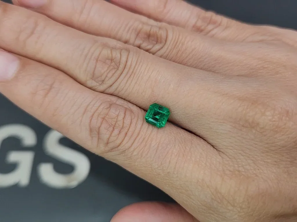 Rare Panjshir Vivid and Vibrant green emerald in asscher cut 1.13 carats  Image №2