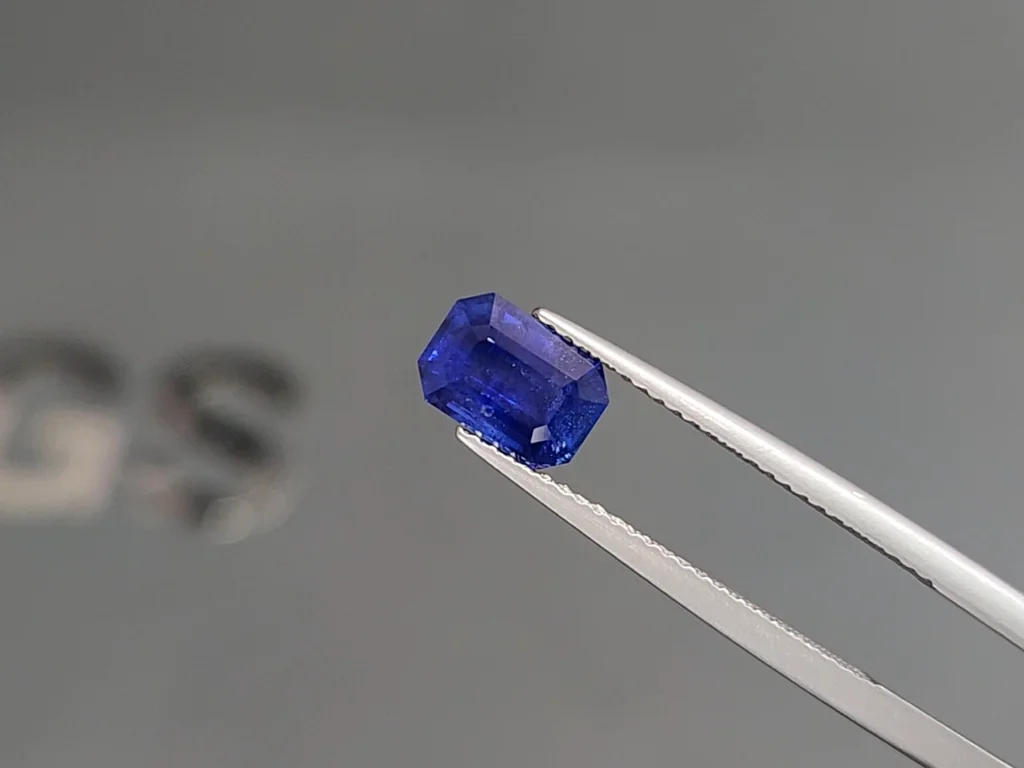 Sapphire Cornflower Blue octagon cut 1.98 carats, Sri Lanka Image №3