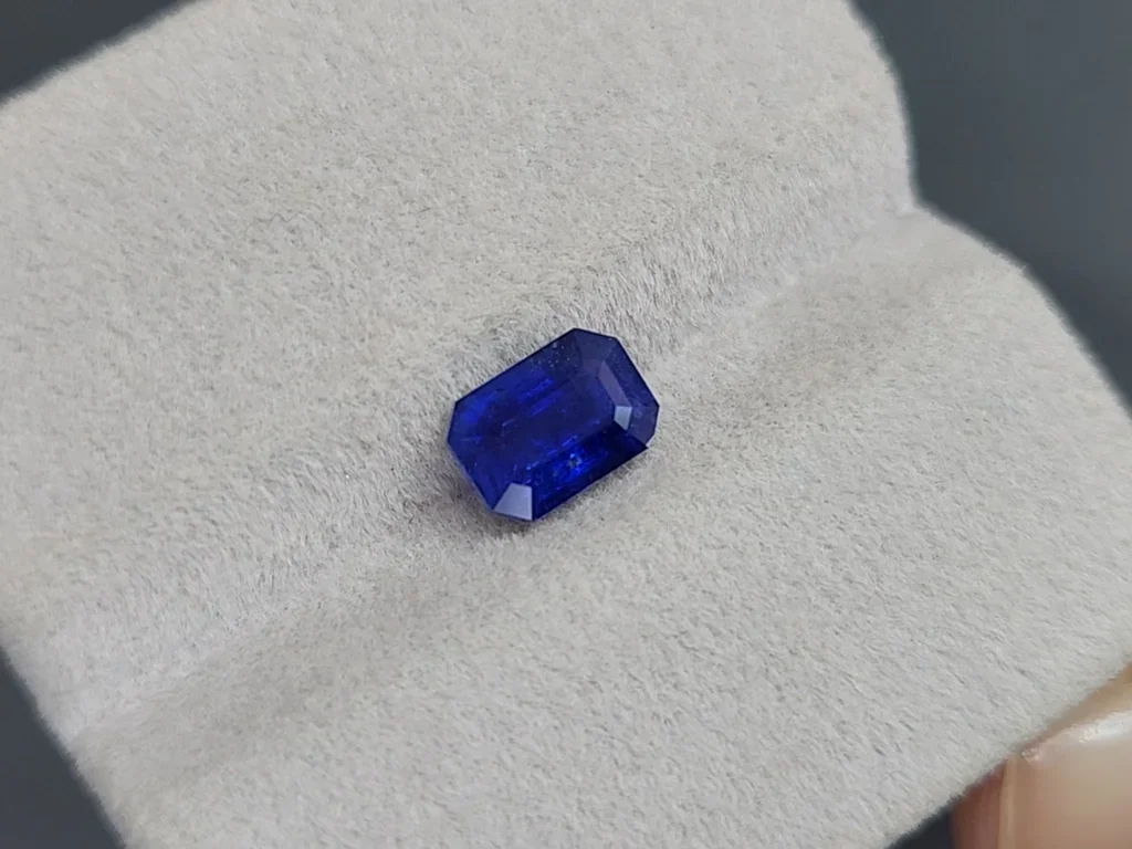 Sapphire Cornflower Blue octagon cut 1.98 carats, Sri Lanka Image №4