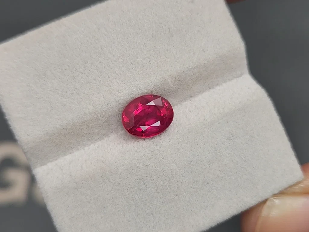 Unheated ruby Pigeon's Blood oval cut 2.58 carats, Mozambique Image №4