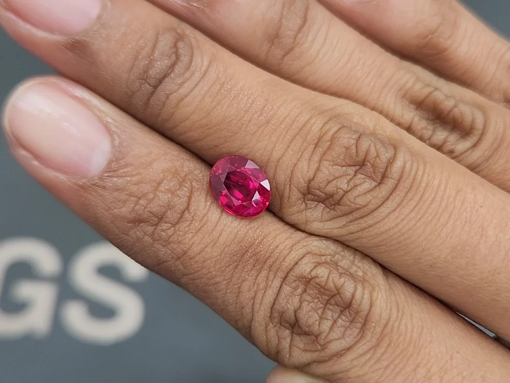 Unheated ruby Pigeon's Blood oval cut 2.58 carats, Mozambique Image №2