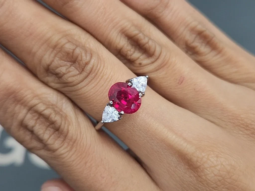 Unheated ruby Pigeon's Blood oval cut 2.58 carats, Mozambique Image №5