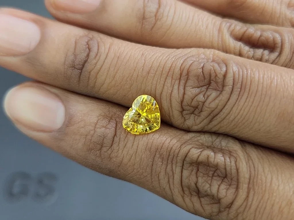Sapphire Golden Yellow heart shape 2.55 carats, Sri Lanka Image №2