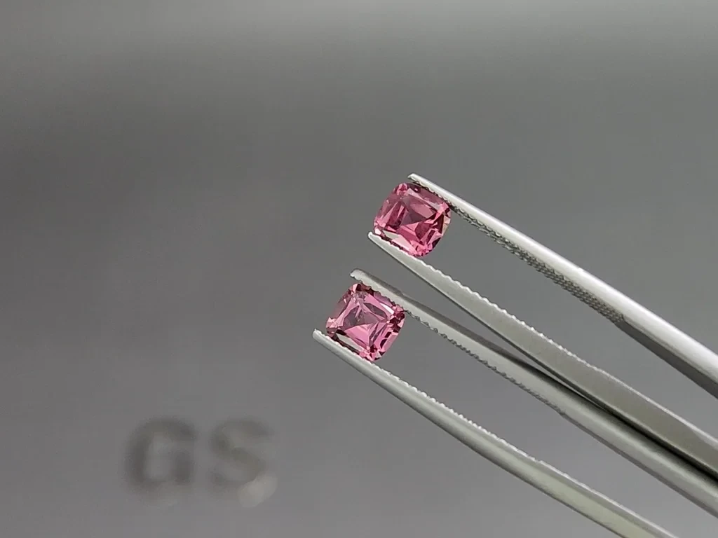 Set of garnets rhodolite cushion cut 2.72 carats, Madagascar Image №3