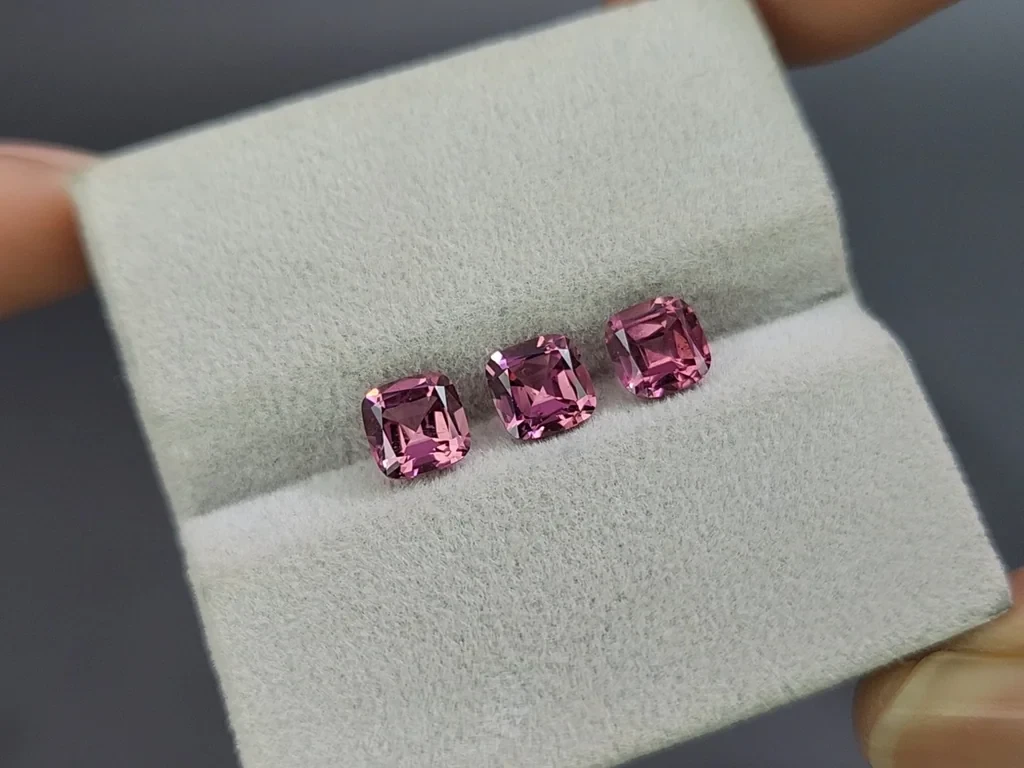 Set of garnets rhodolite cushion cut 2.72 carats, Madagascar Image №4