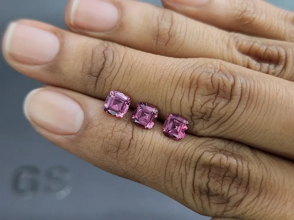 Set of garnets rhodolite cushion cut 2.72 carats, Madagascar Image №1