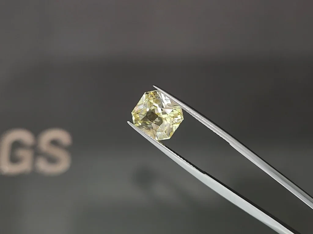 Unheated yellow sapphire in radiant cut  6.02 carats, Sri Lanka Image №3