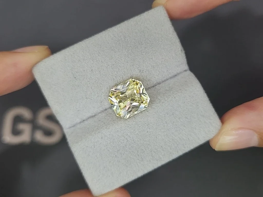 Unheated yellow sapphire in radiant cut  6.02 carats, Sri Lanka Image №4