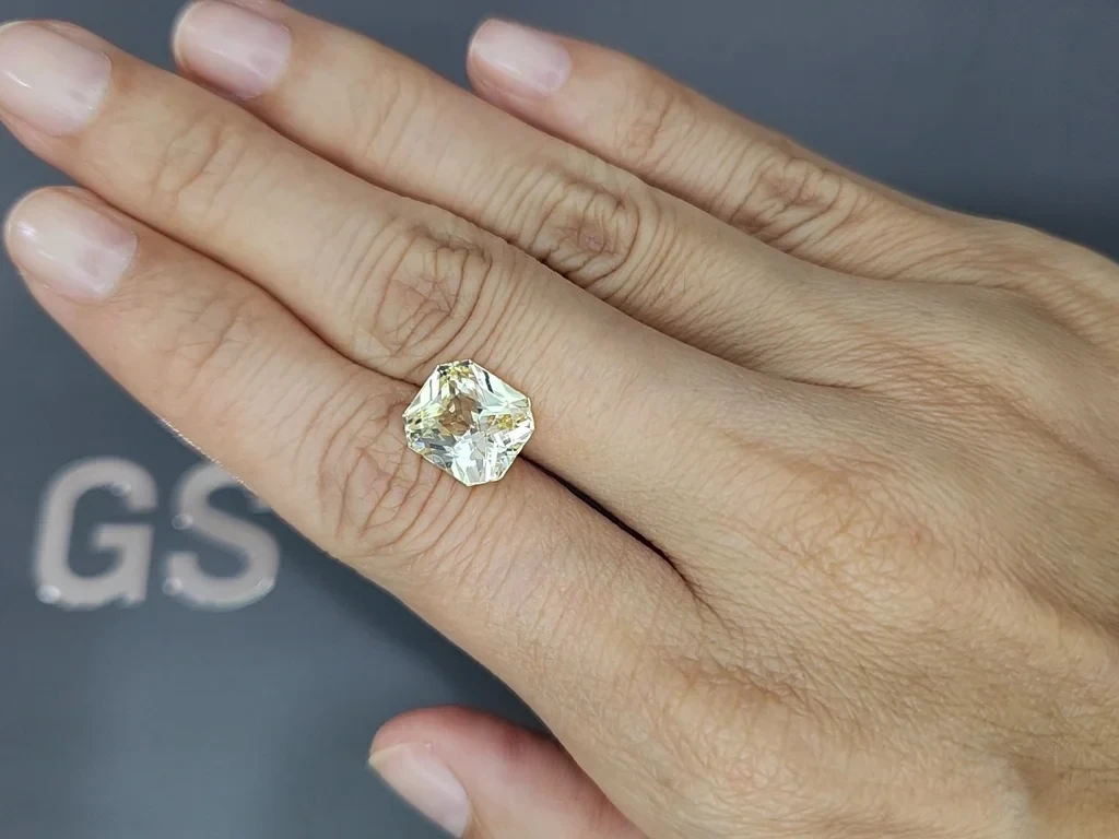 Unheated yellow sapphire in radiant cut  6.02 carats, Sri Lanka Image №2