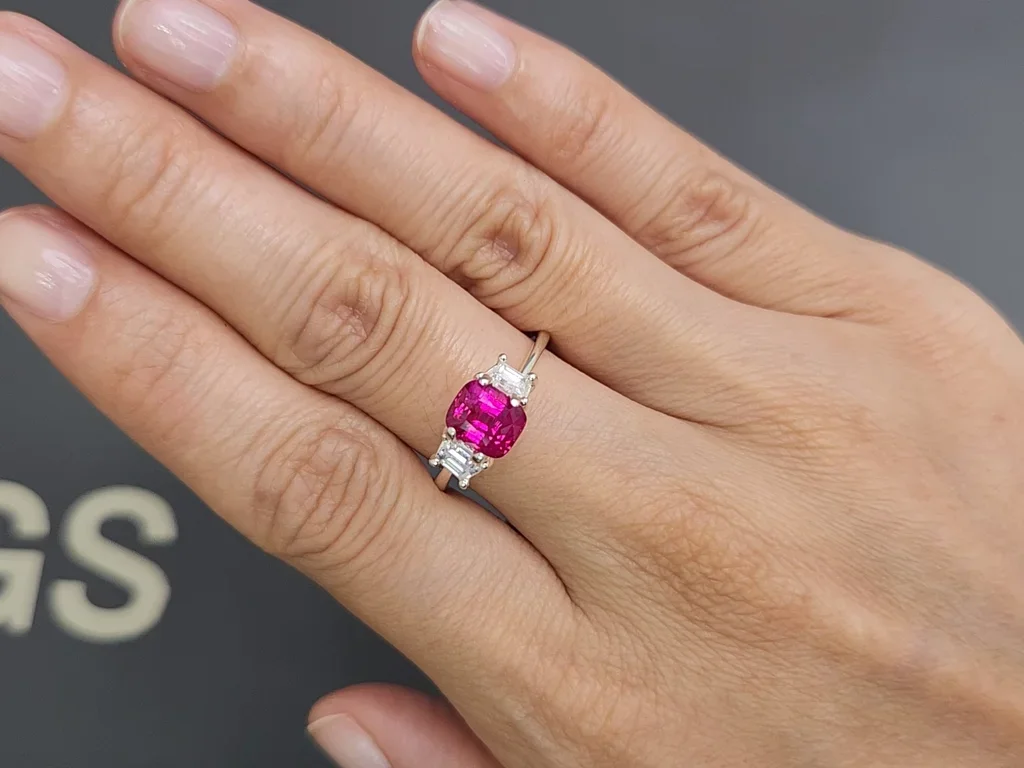 Hot pink sapphire in cushion cut 2.55 carats, Sri Lanka  Image №5