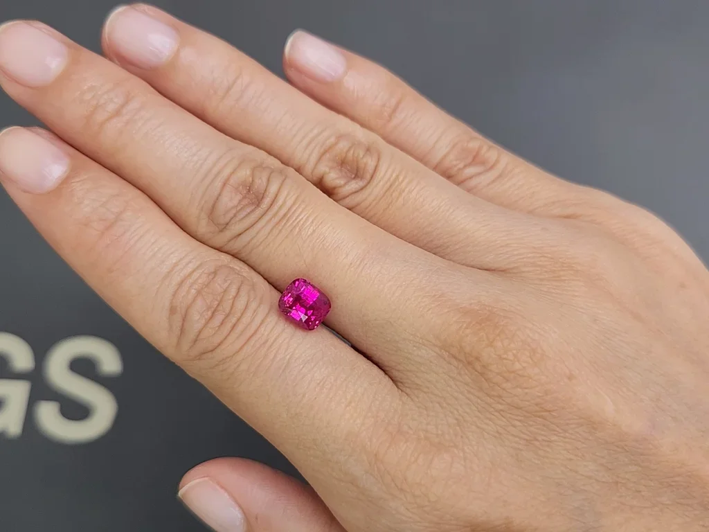 Hot pink sapphire in cushion cut 2.55 carats, Sri Lanka  Image №2