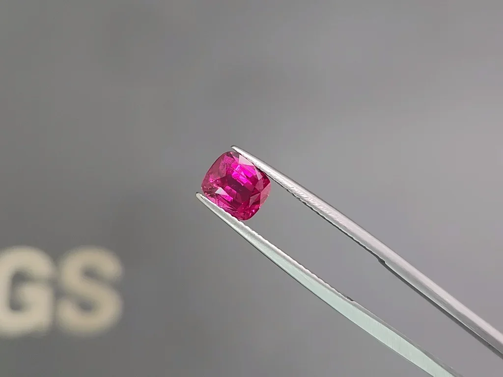 Hot pink sapphire in cushion cut 2.55 carats, Sri Lanka  Image №3