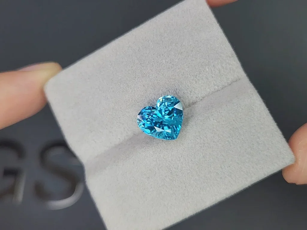 Heart cut blue zircon 5.79ct cambodia  Image №4