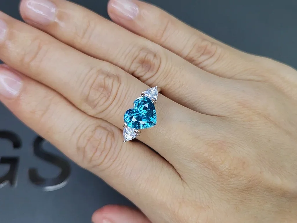 Heart cut blue zircon 5.79ct cambodia  Image №5