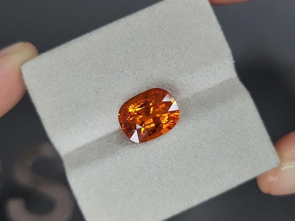 Spessartine garnet in cushion cut 6.93 carats, Africa Image №4