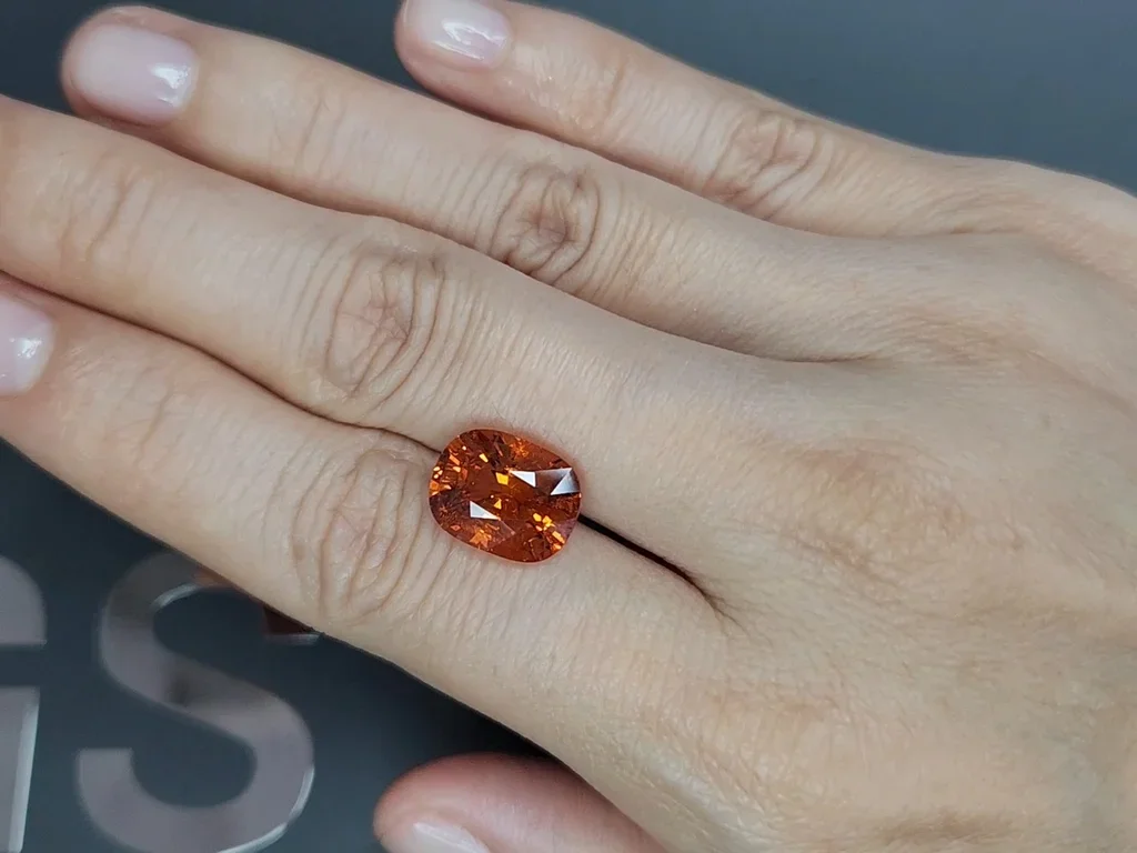 Spessartine garnet in cushion cut 6.93 carats, Africa Image №2