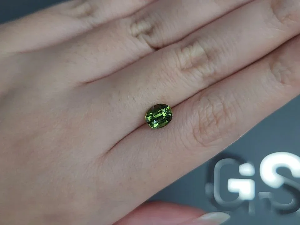 Unheated green sapphire in oval cut 1.57 carats, Madagascar  Image №2