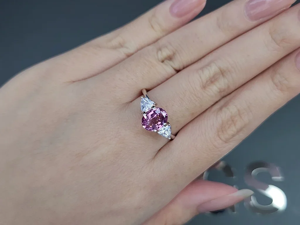 Unheated pink sapphire in oval cut 2.06 carats, Sri Lanka Image №5