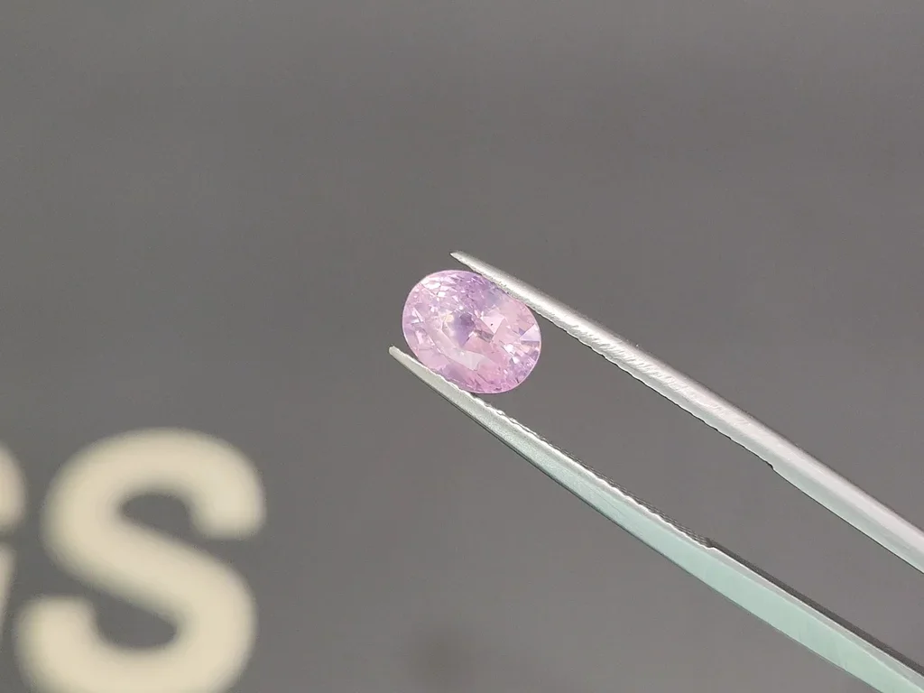 Unheated Baby Pink sapphire in oval cut 2.08 carats, Sri Lanka Image №3