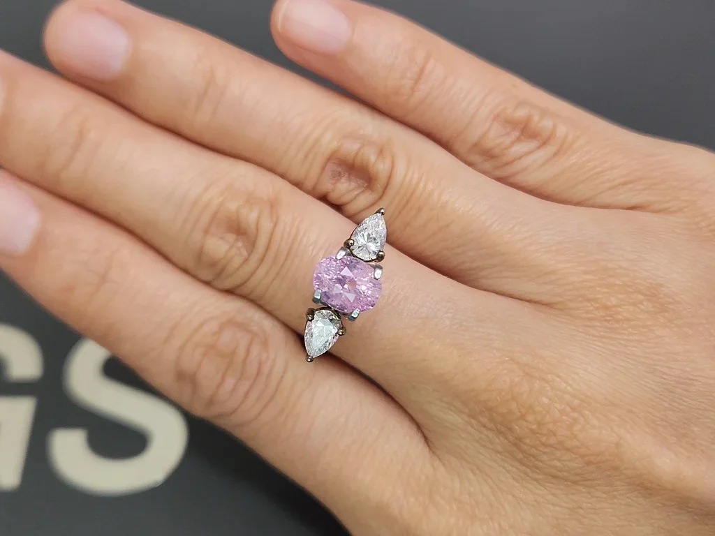 Unheated Baby Pink sapphire in oval cut 2.08 carats, Sri Lanka Image №5