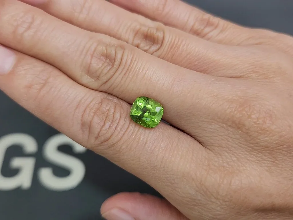 Peridot cushion cut 3.22 carats, Burma  Image №2