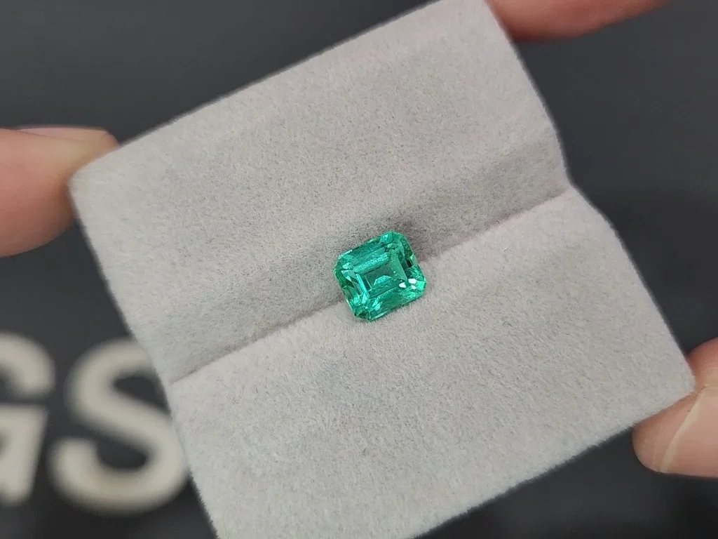 Emerald Intense green Panjshir in octagon cut 1.56 carats  Image №4