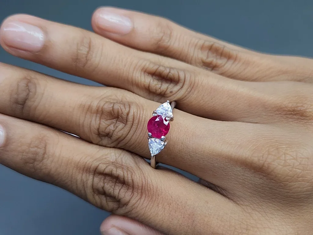 Unheated Pigeon's Blood ruby round cut 0.94 carats, Burma Image №5